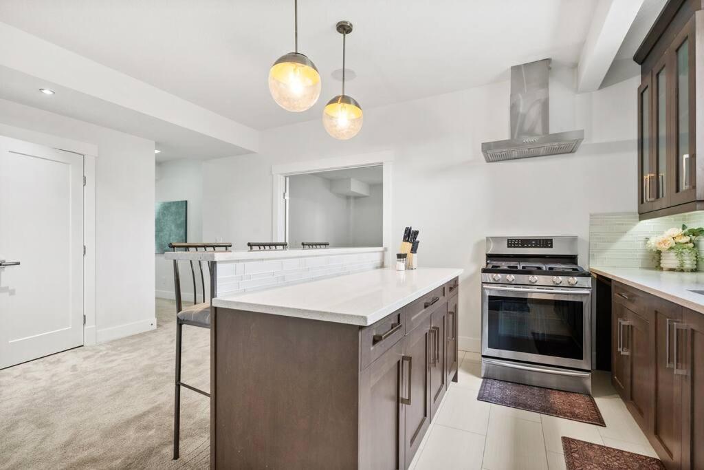 Bright & Cozy 2-Bedroom Basement Suite