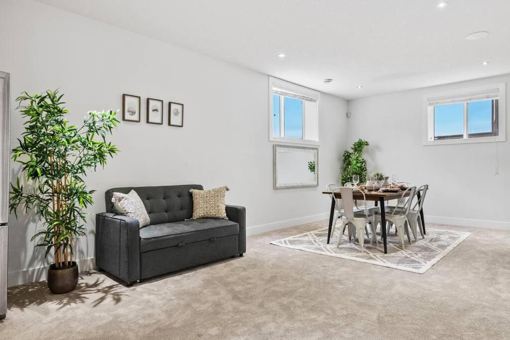 Bright & Cozy 2-Bedroom Basement Suite