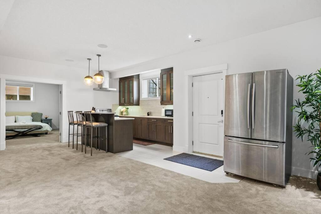 Bright & Cozy 2-Bedroom Basement Suite