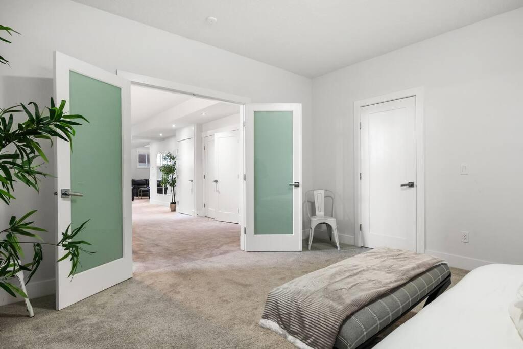 Bright & Cozy 2-Bedroom Basement Suite