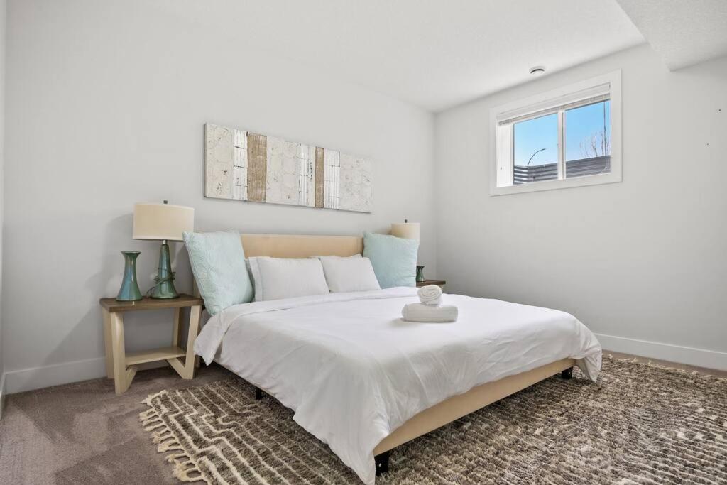 Bright & Cozy 2-Bedroom Basement Suite