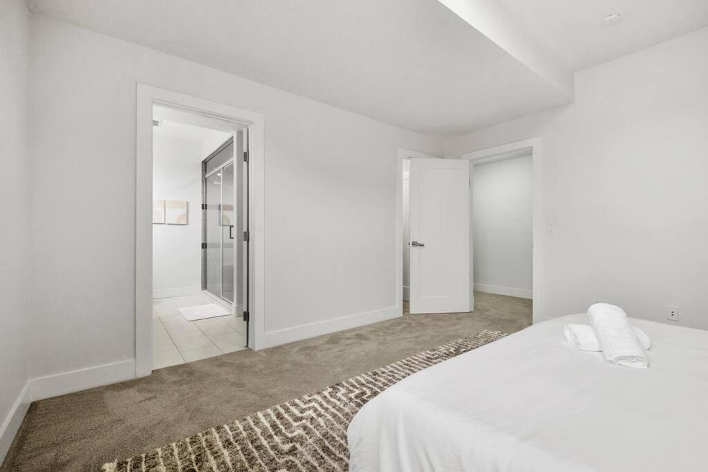 Bright & Cozy 2-Bedroom Basement Suite