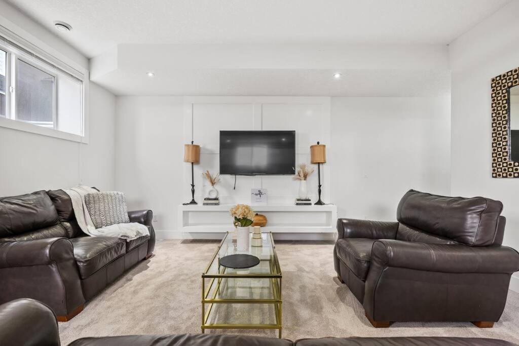 Bright & Cozy 2-Bedroom Basement Suite