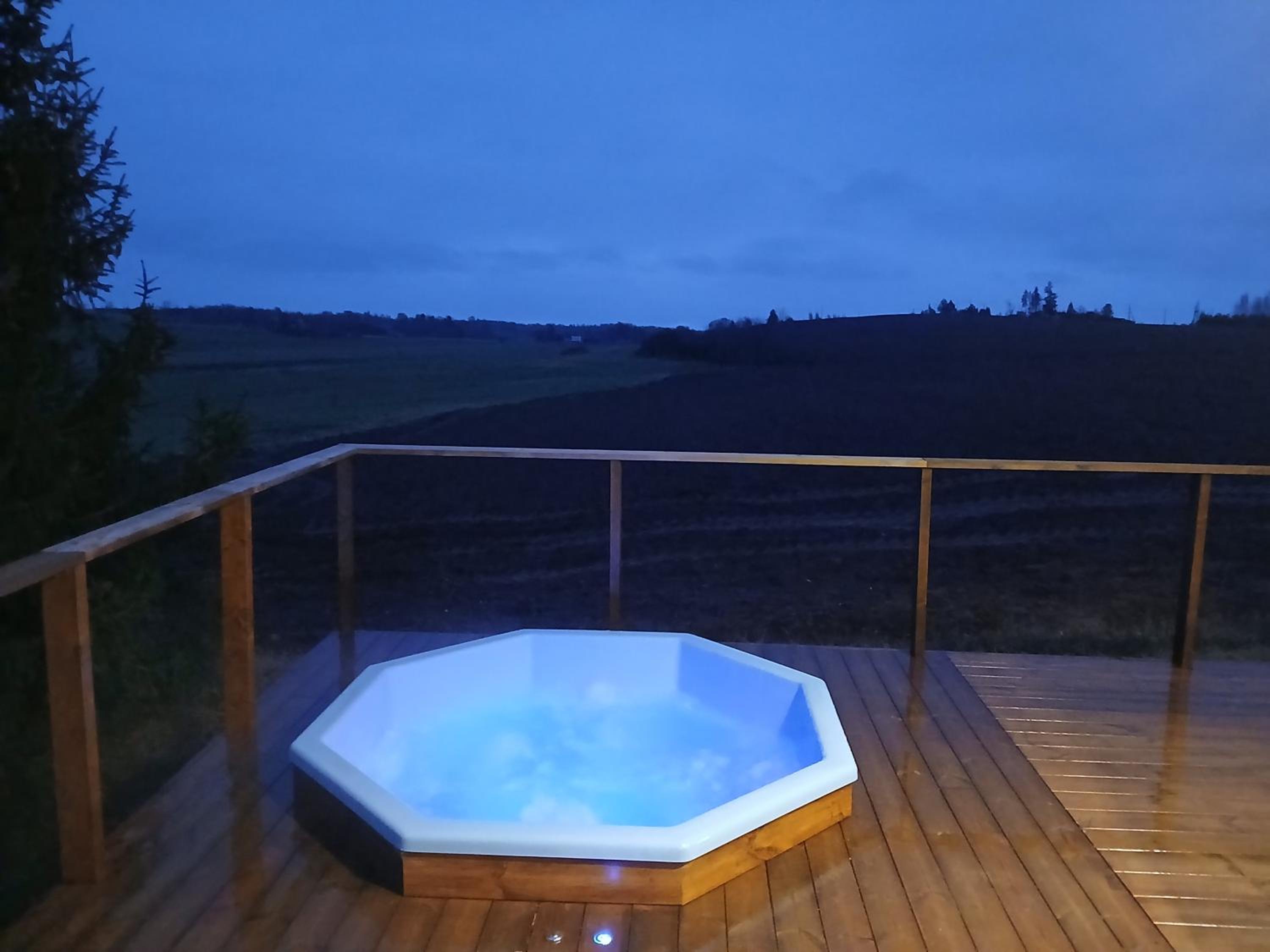 Raadivere Põllupeegel with Sauna