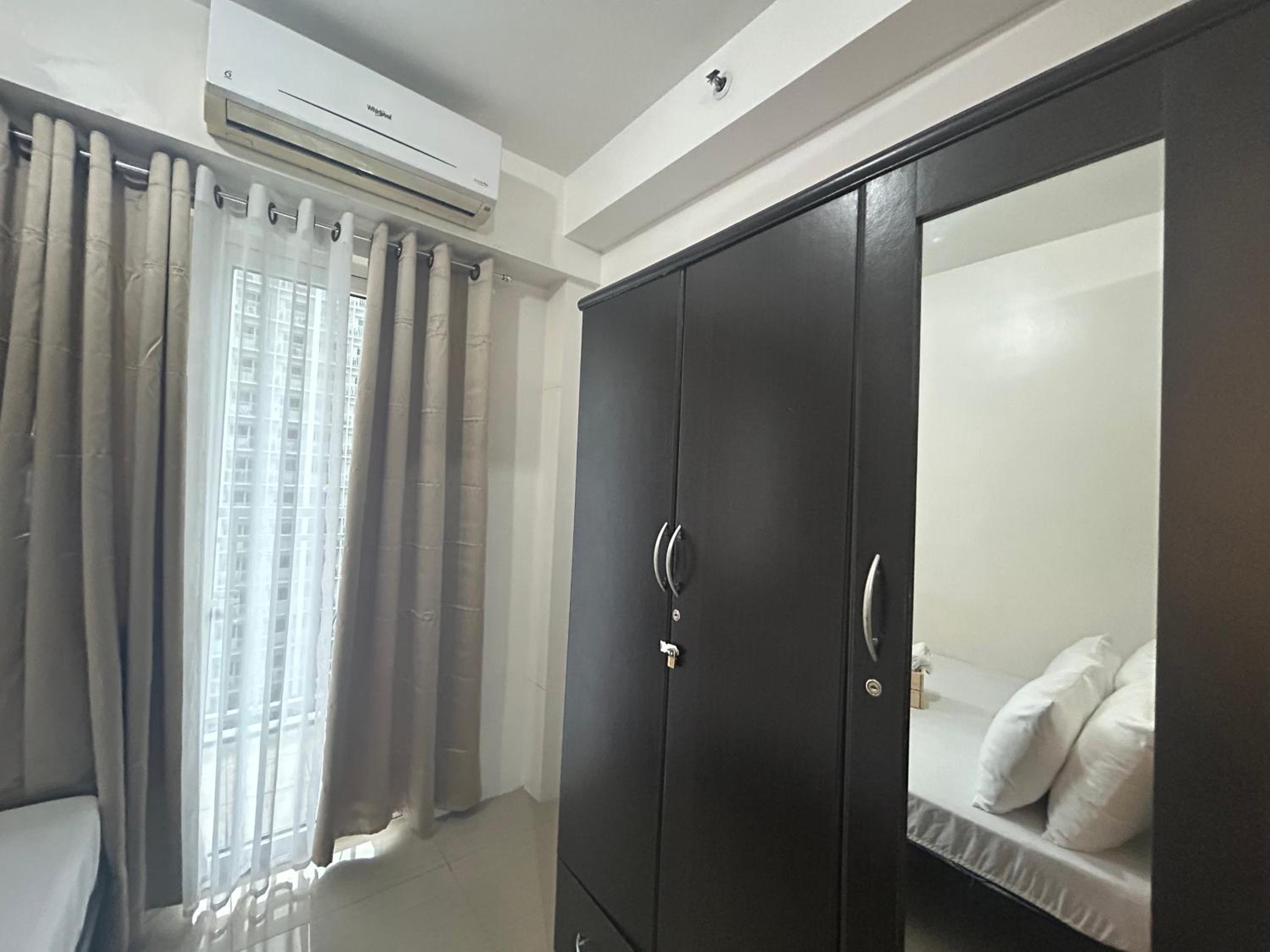 Shore 1 Residences Tower B view 4