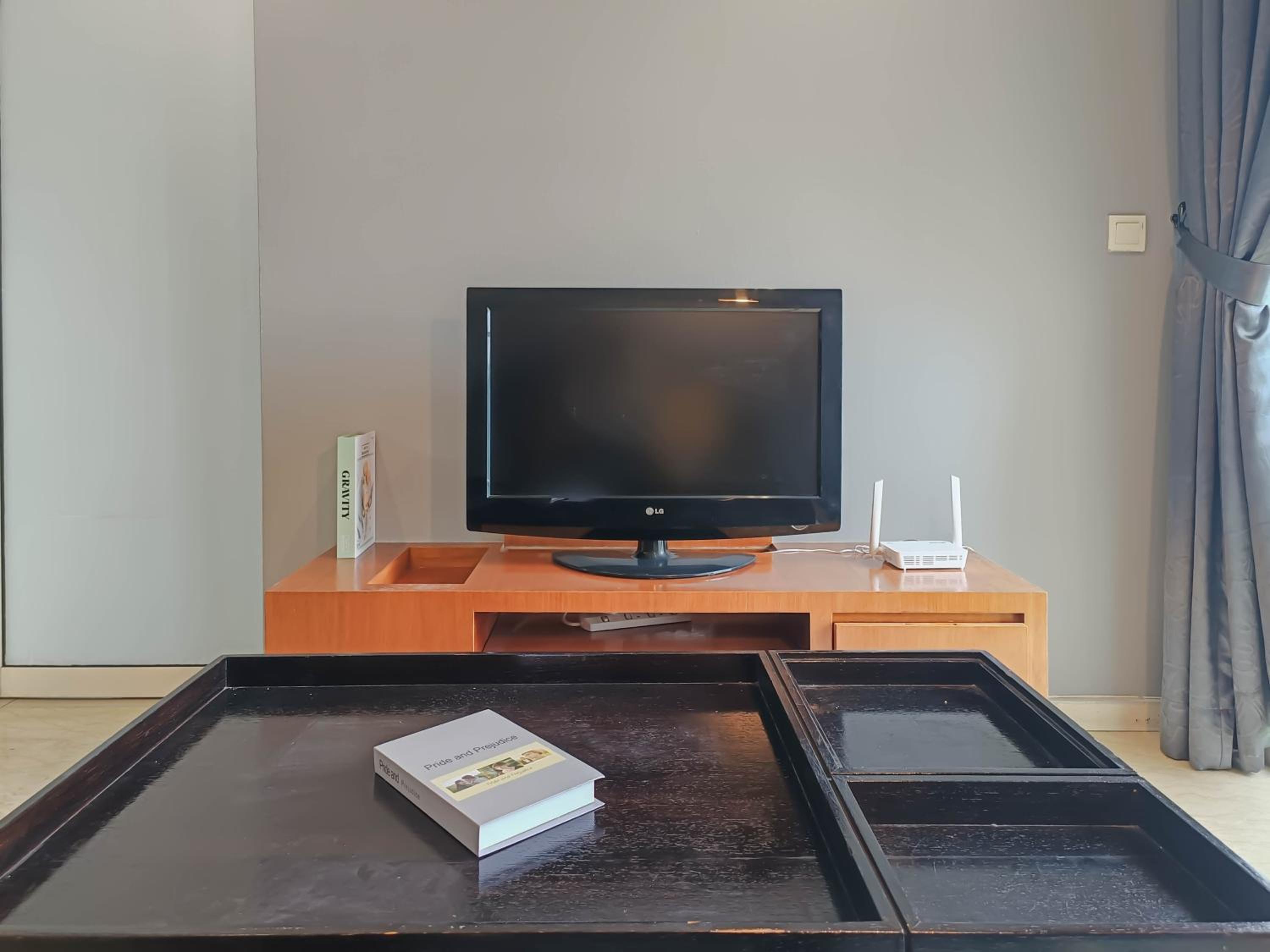 231TR Service Suite by Manhattan Group