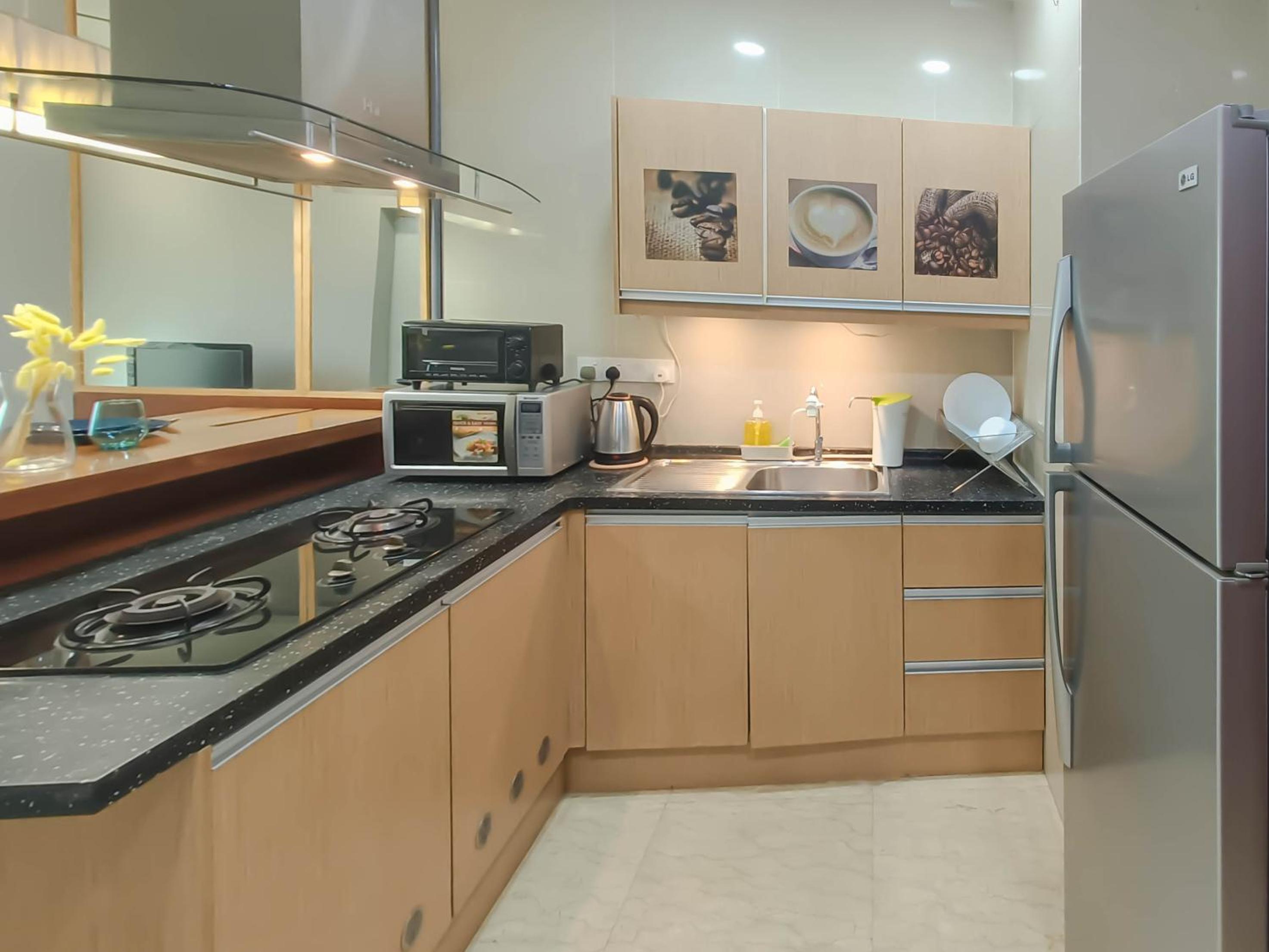 231TR Service Suite by Manhattan Group