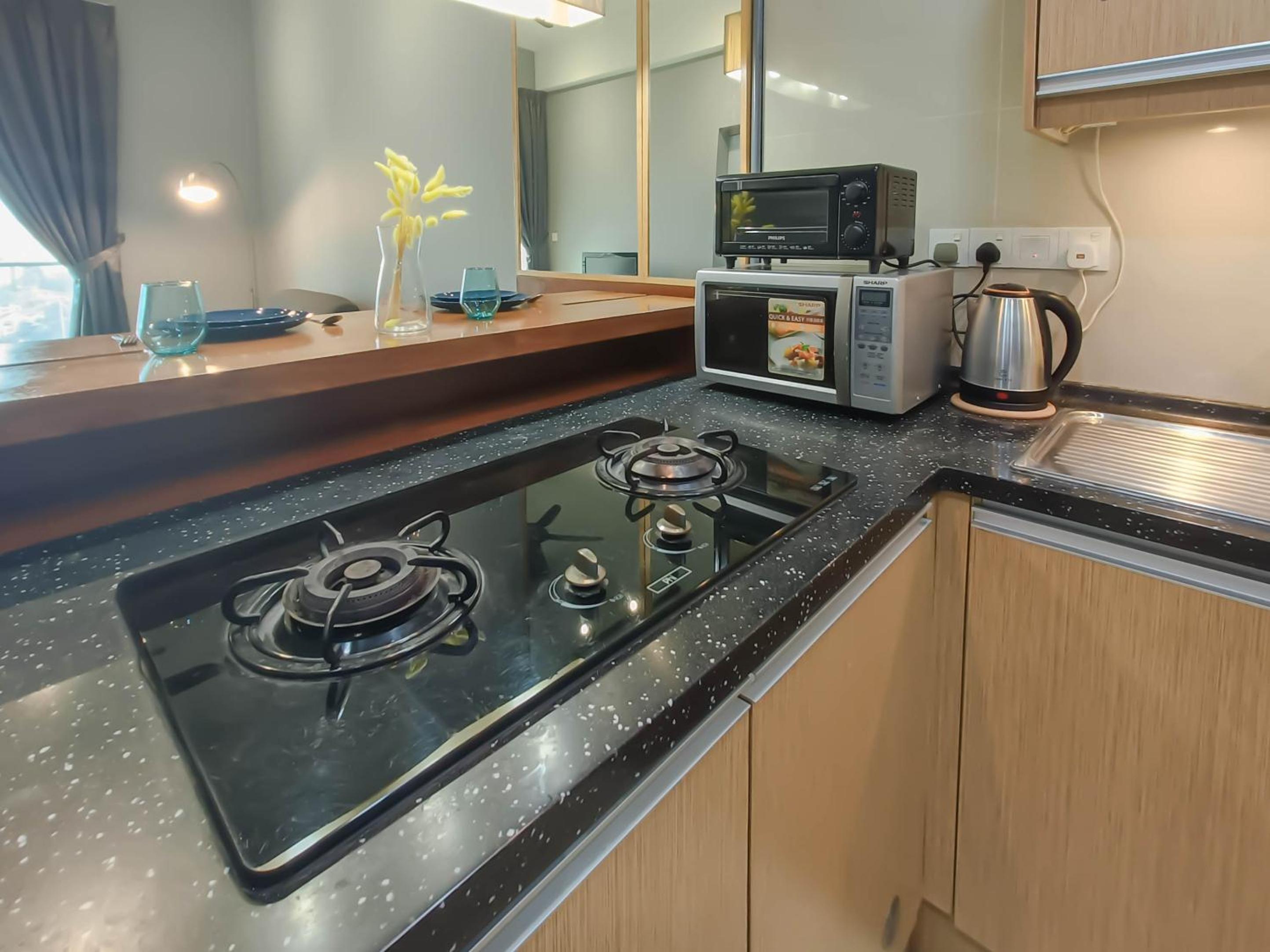 231TR Service Suite by Manhattan Group