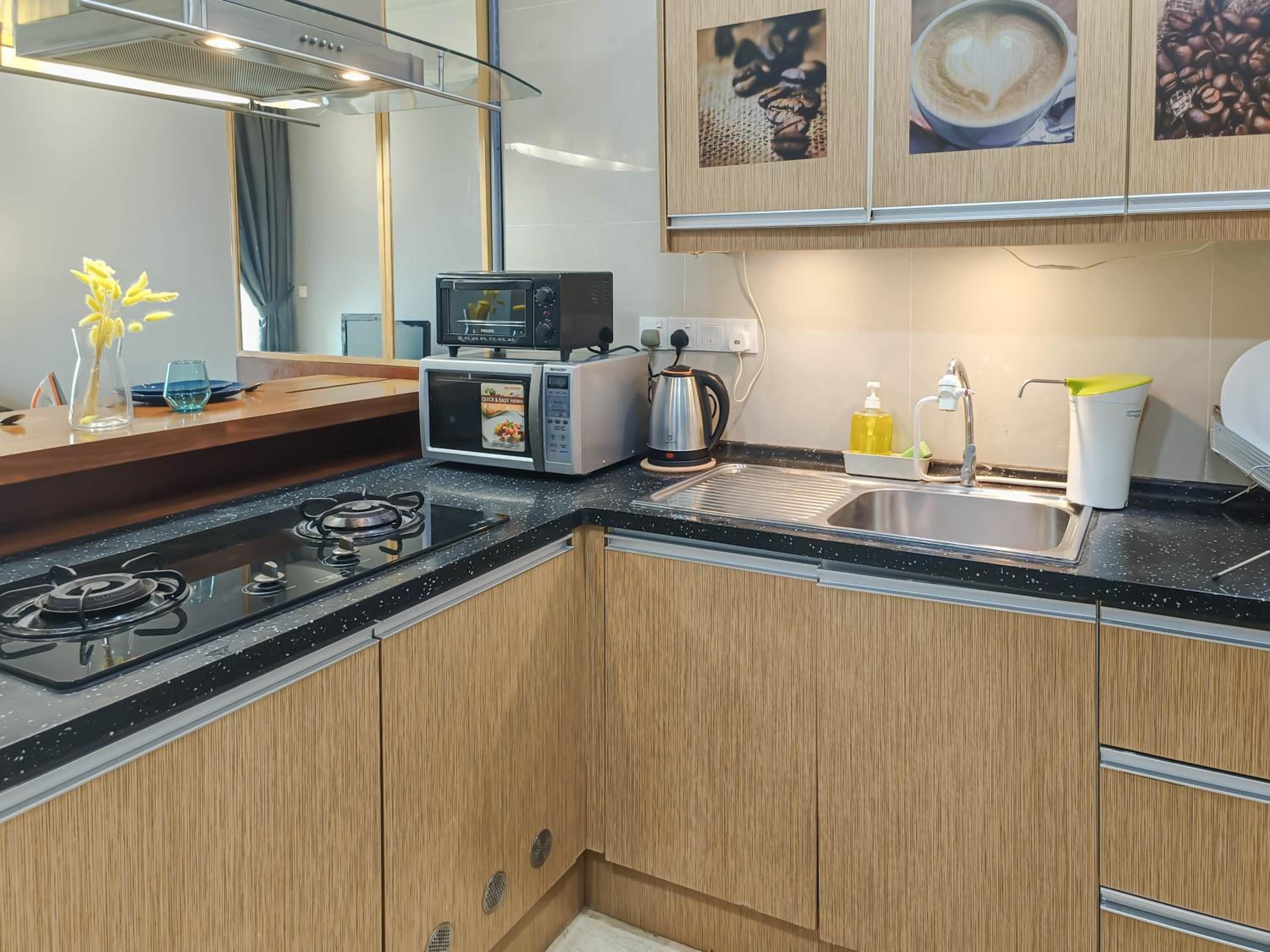 231TR Service Suite by Manhattan Group