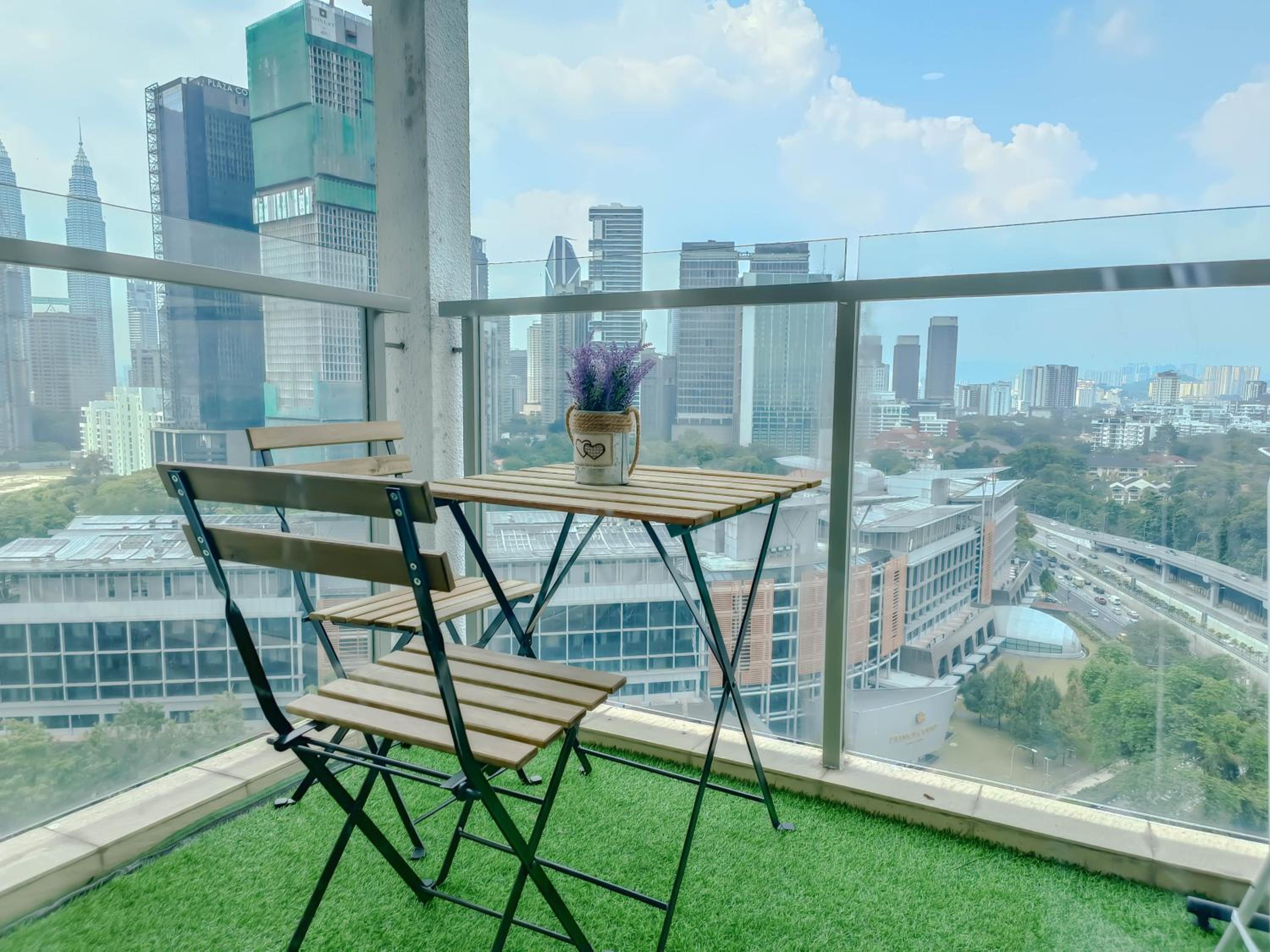 231TR Service Suite by Manhattan Group