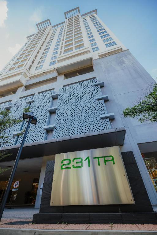 231TR Service Suite by Manhattan Group