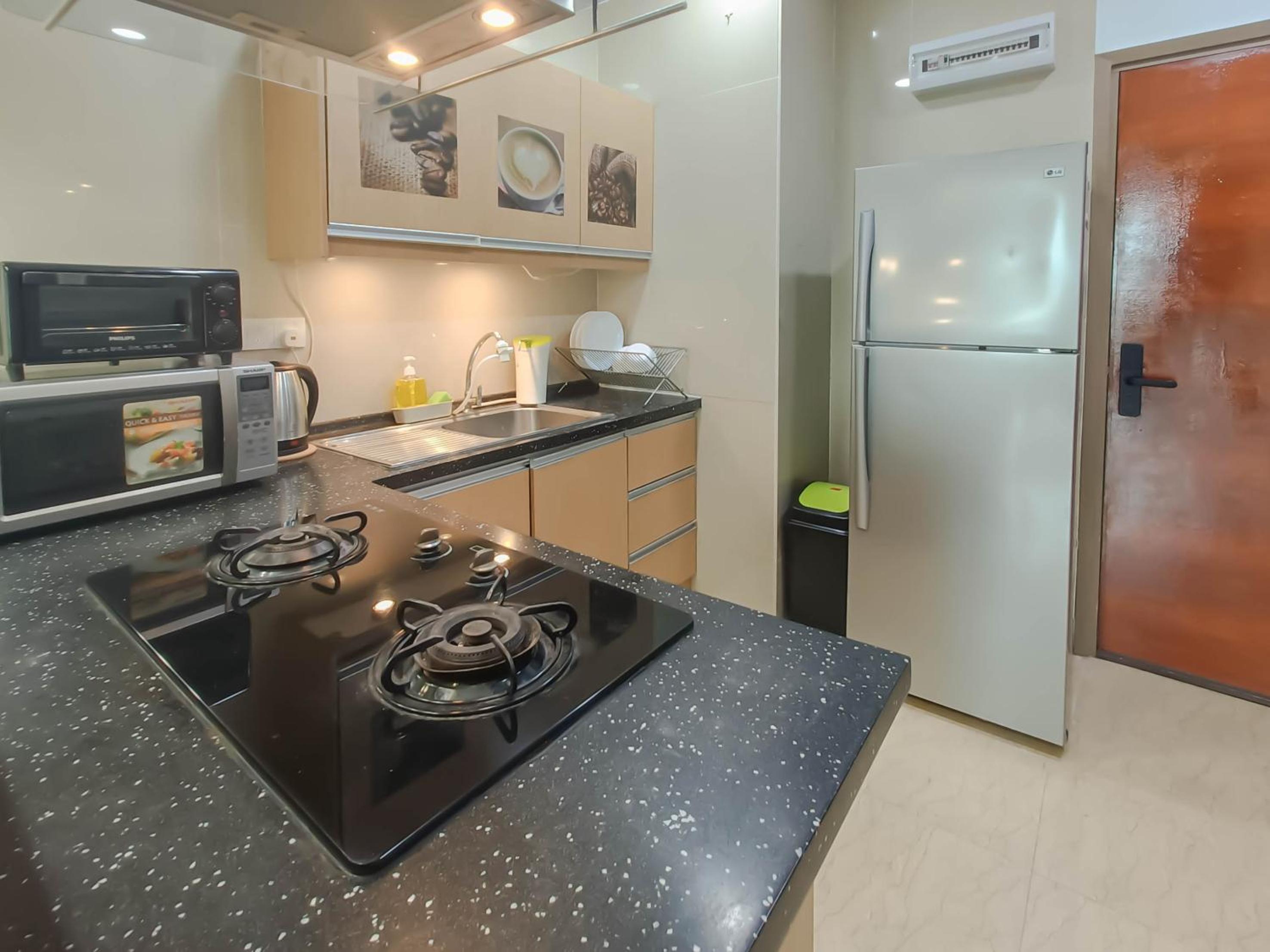 231TR Service Suite by Manhattan Group