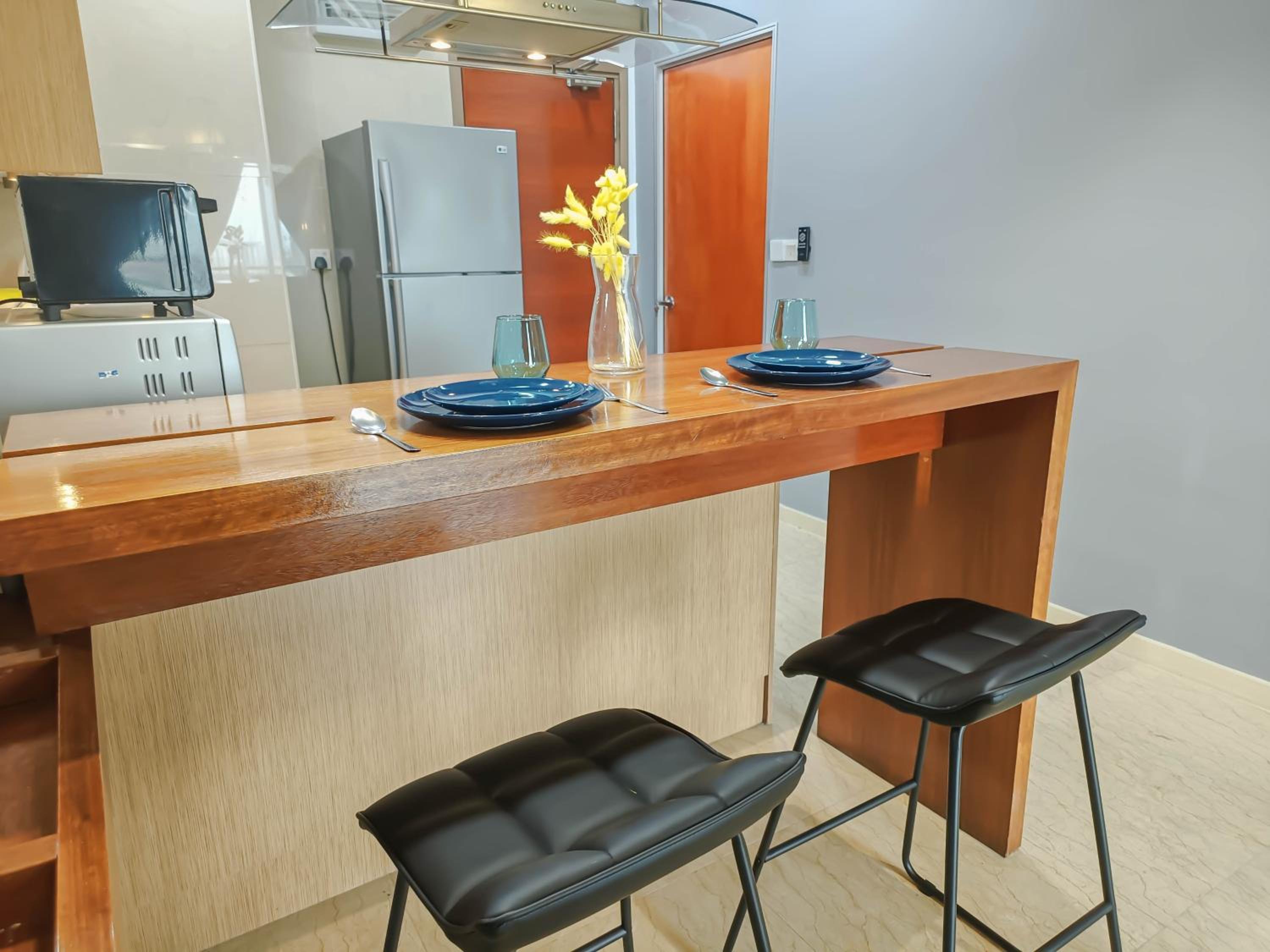 231TR Service Suite by Manhattan Group