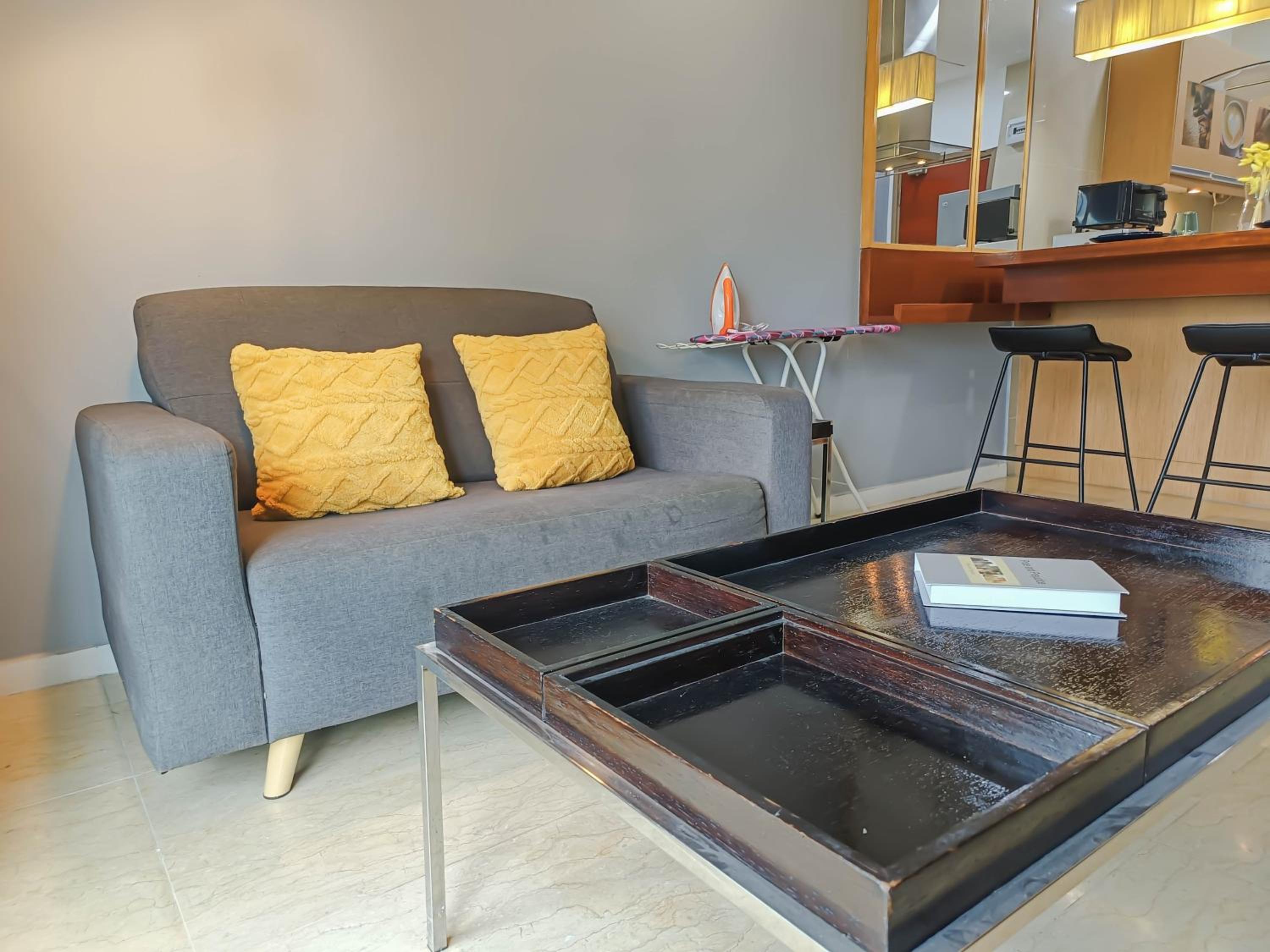 231TR Service Suite by Manhattan Group