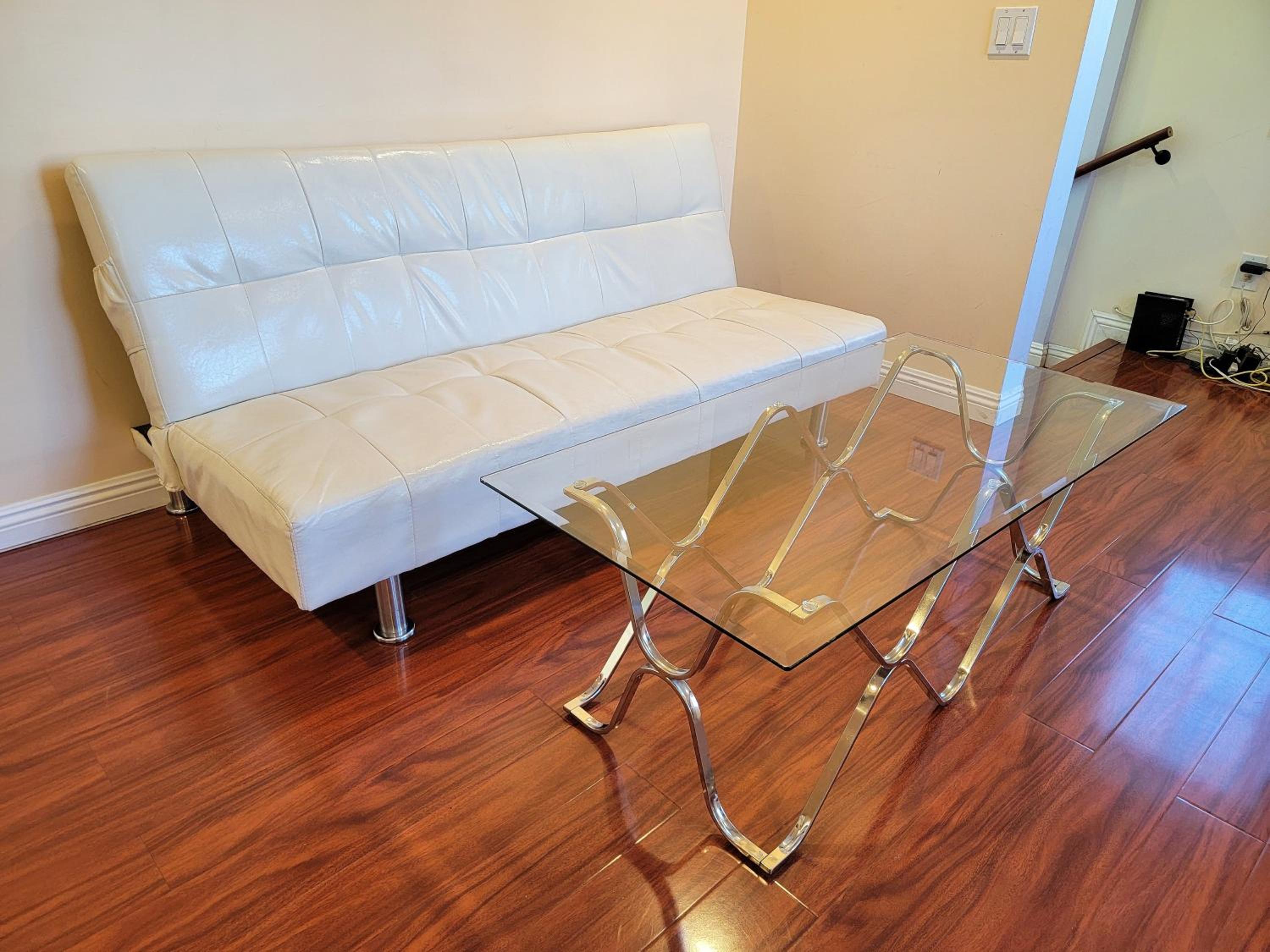 3 bedroom apartment near MrC with patio area 5 minutes to Rodeo Drive