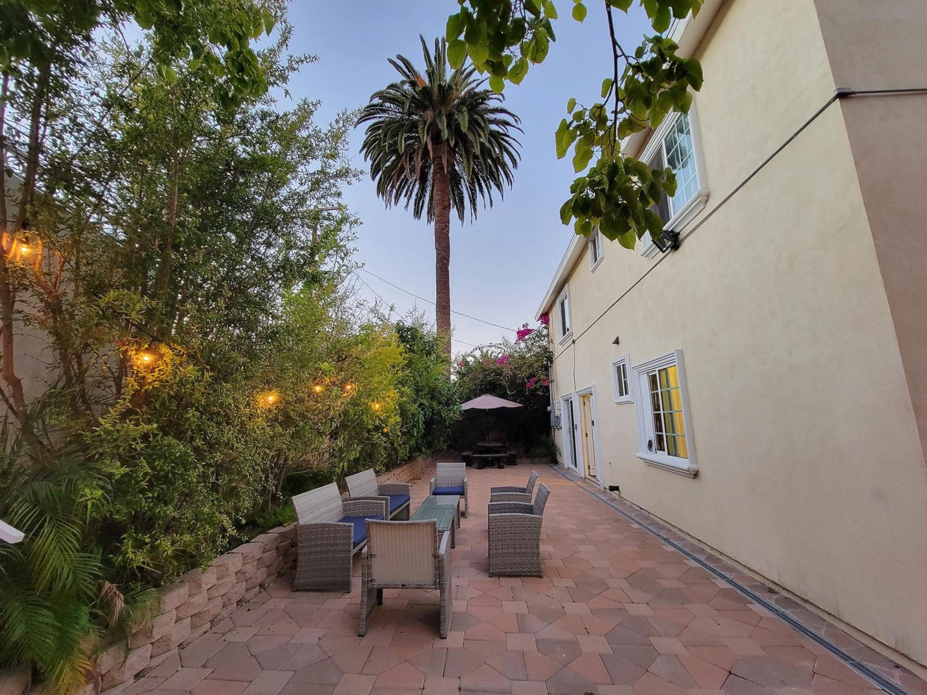 3 bedroom apartment near MrC with patio area 5 minutes to Rodeo Drive