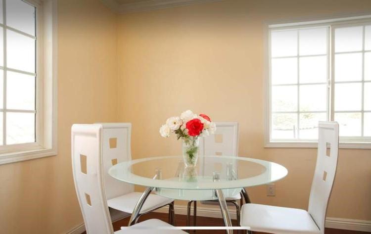 3 bedroom apartment near MrC with patio area 5 minutes to Rodeo Drive