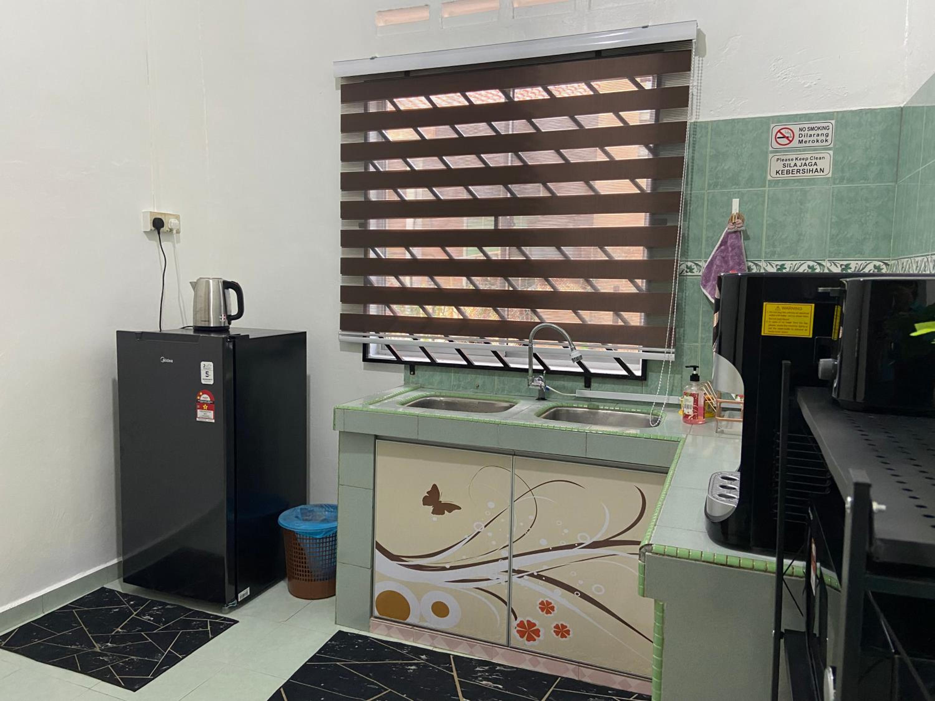 Rumah Puteh Mersing Kecil INTEX POOL FOR KIDS ROOM FULLY AIR-CONDITIONED