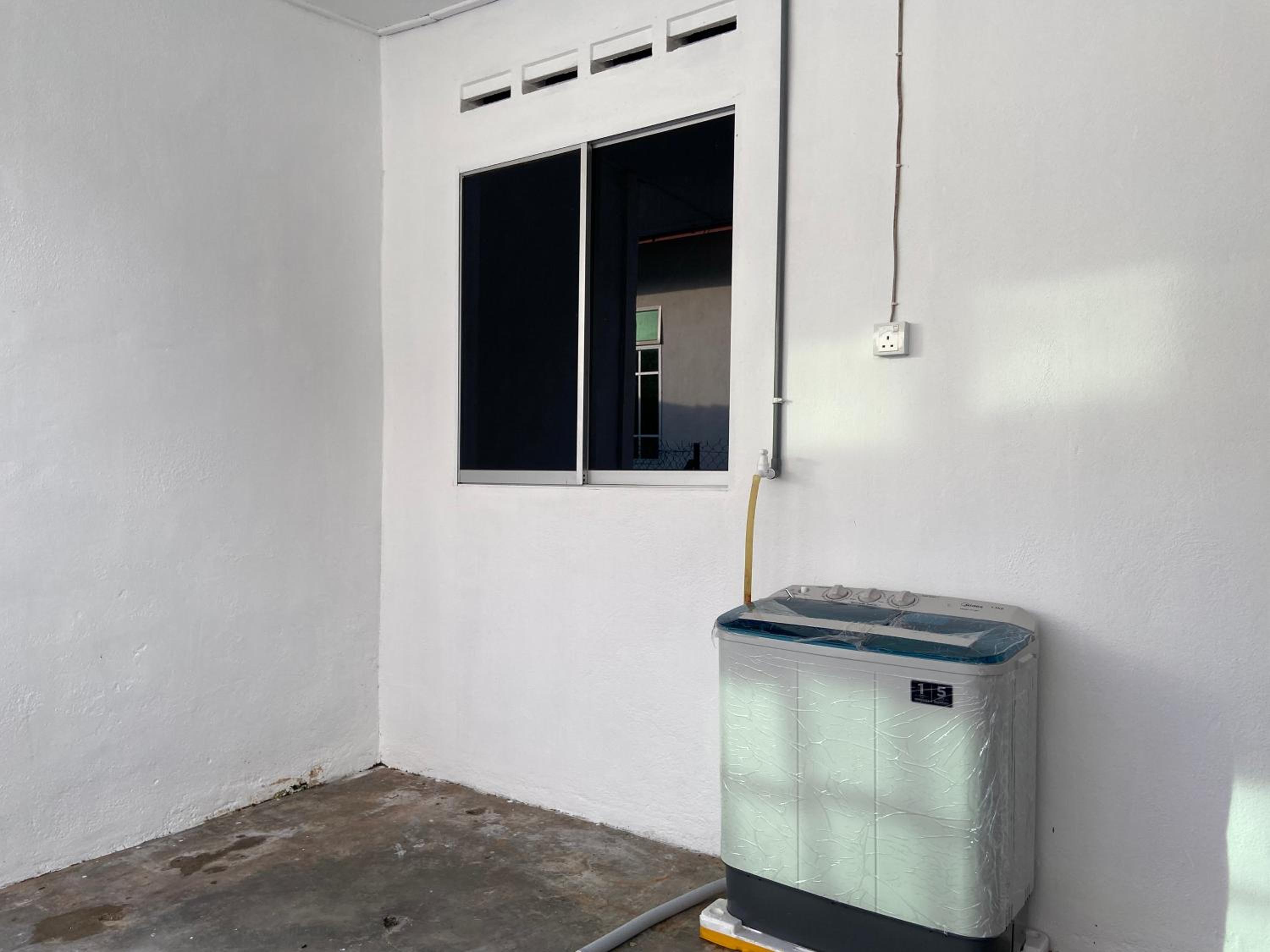 Rumah Puteh Mersing Kecil INTEX POOL FOR KIDS ROOM FULLY AIR-CONDITIONED