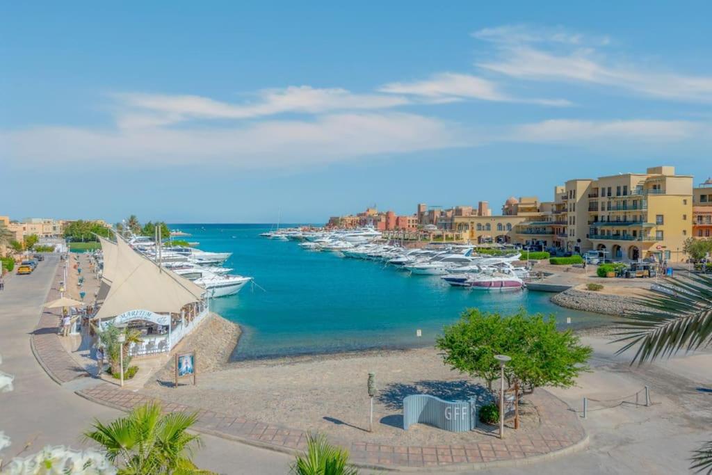 Luxury apartment on the Marina