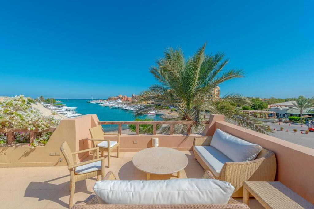 Luxury apartment on the Marina