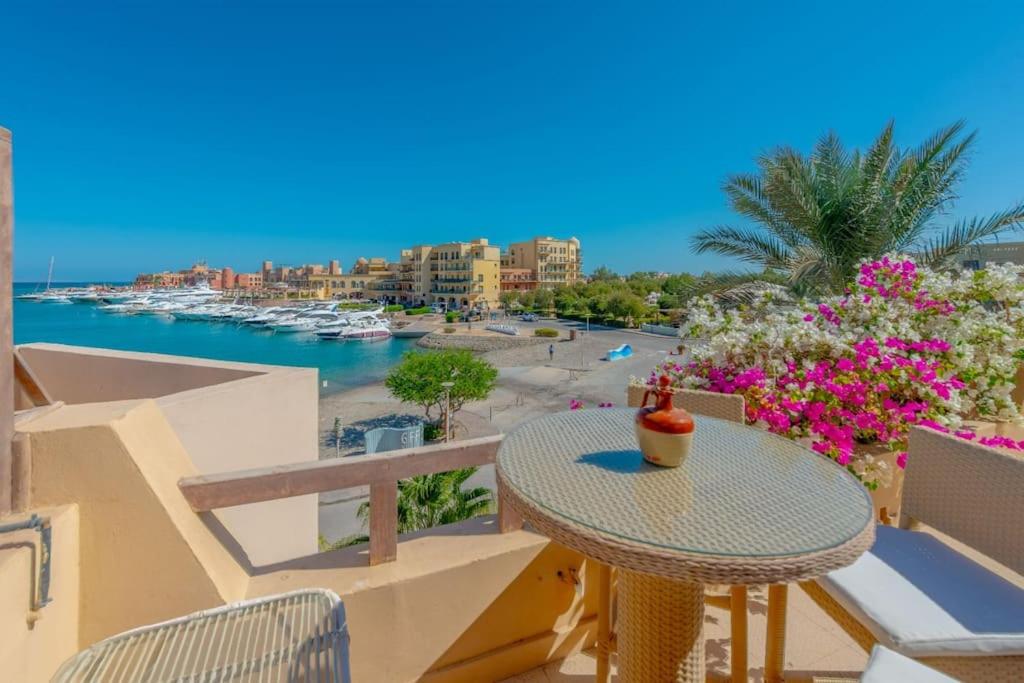 Luxury apartment on the Marina
