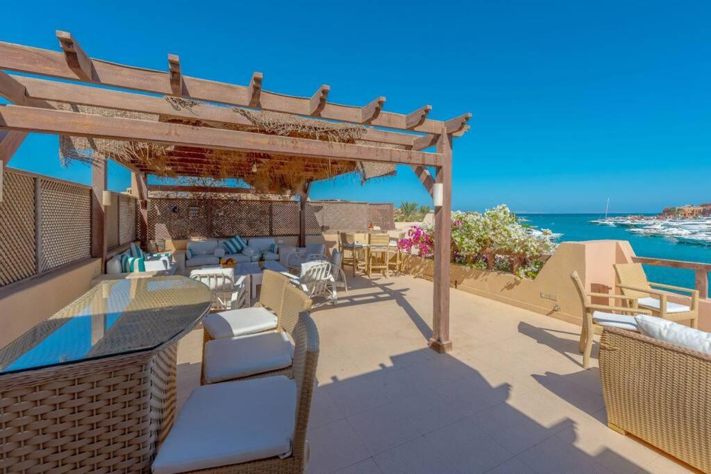 Luxury apartment on the Marina