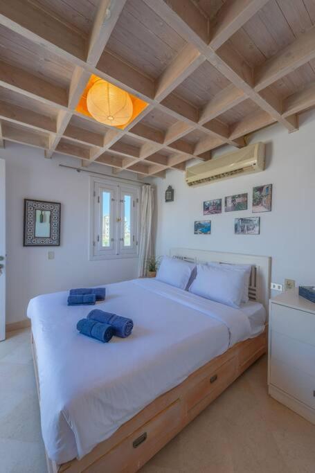 Luxury apartment on the Marina