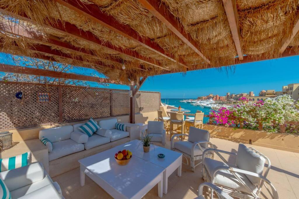 Luxury apartment on the Marina
