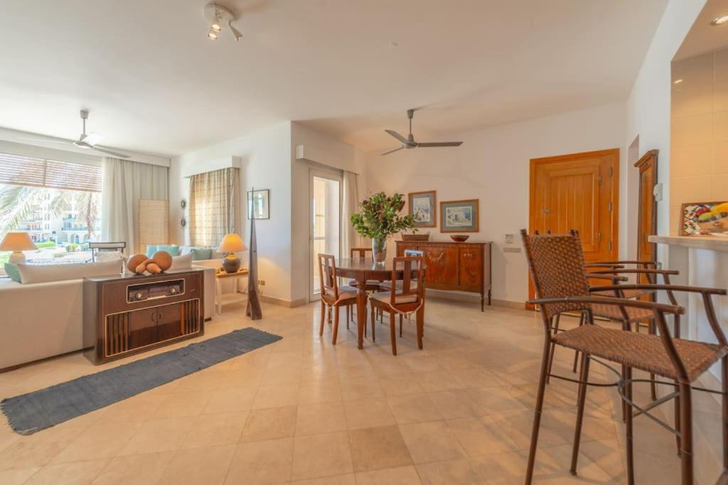 Luxury apartment on the Marina