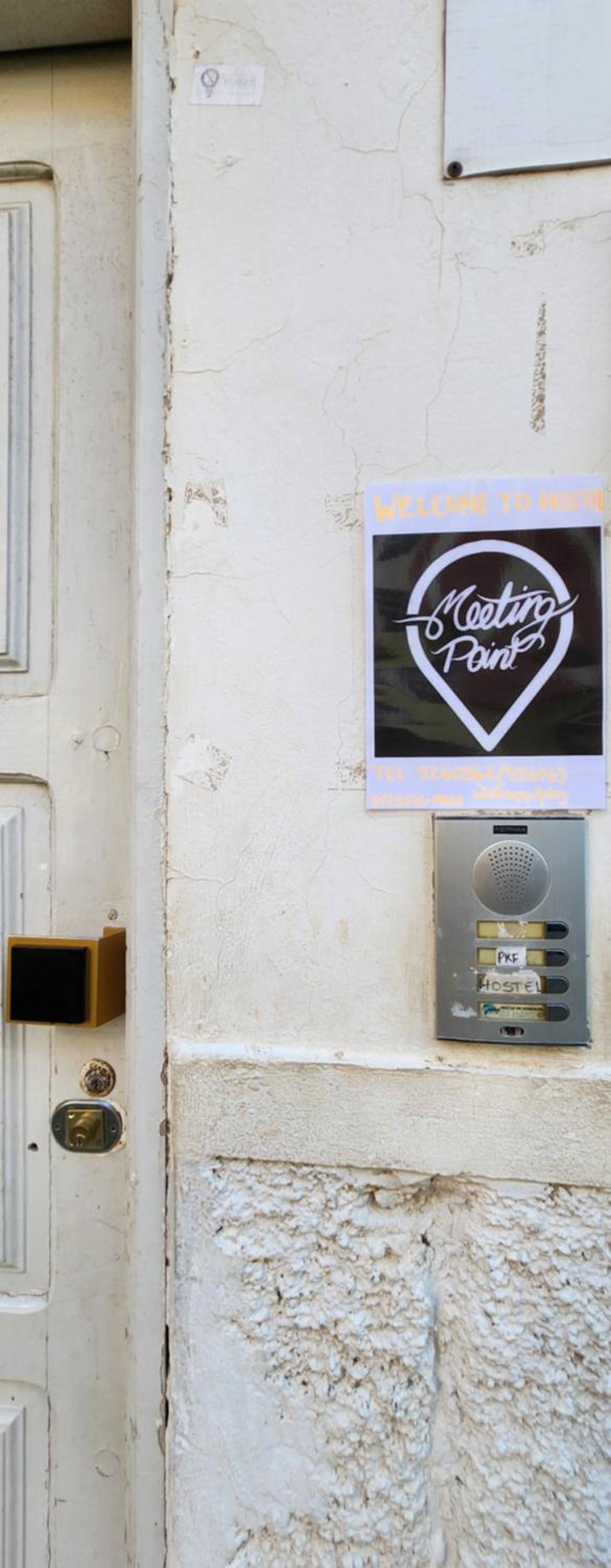 Meeting Point Hostels-Praia Beachwalk-NO CASH ACCEPTED-Also in Fogo & Tarrafal