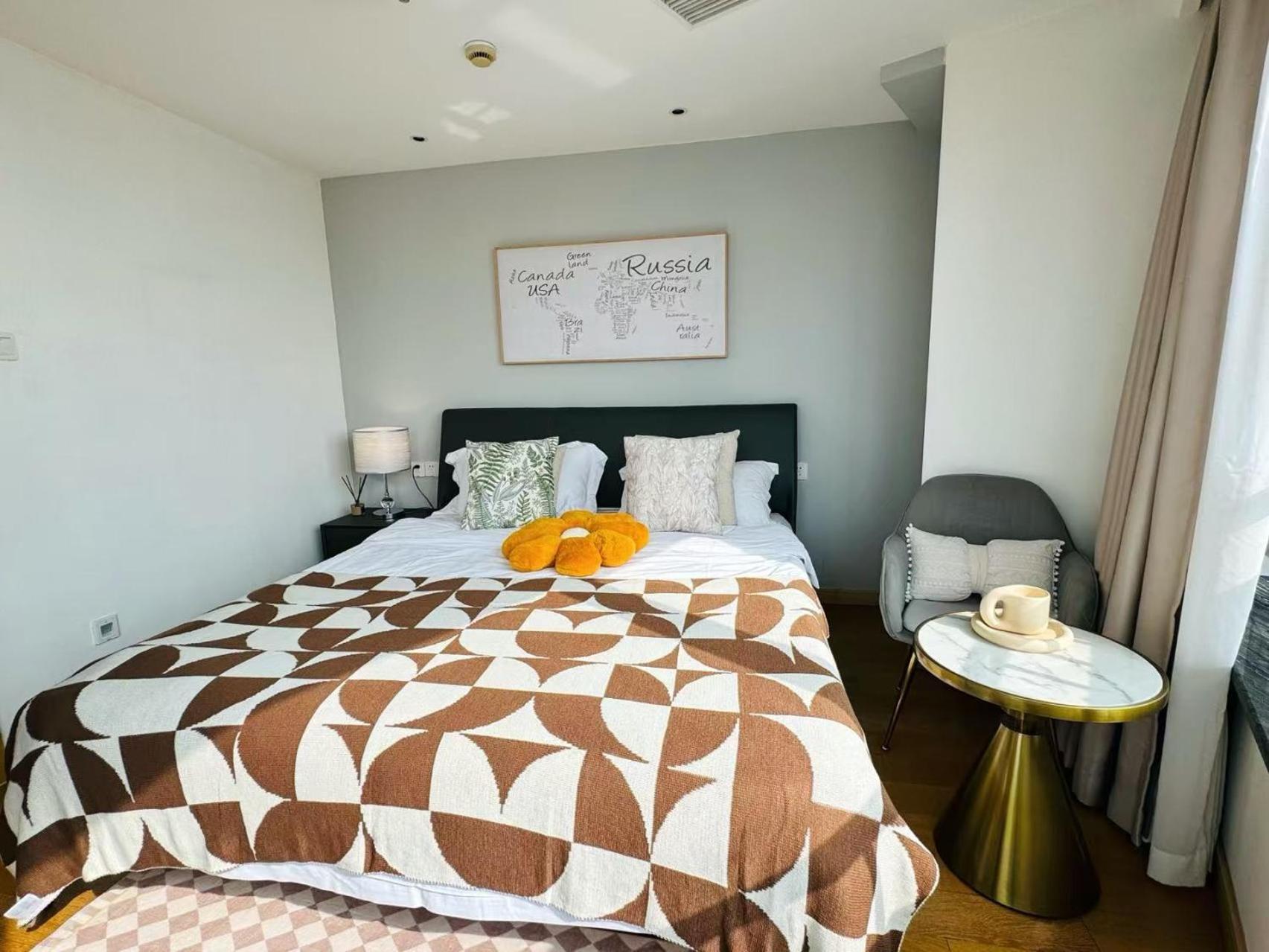 Shanghai Lerongju Boutique Apartment Metro Line 8 20meter