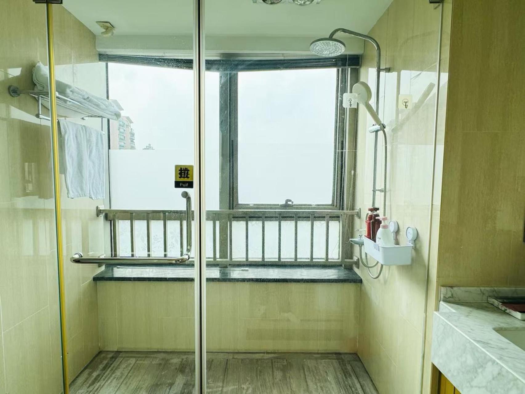 Shanghai Lerongju Boutique Apartment Metro Line 8 20meter