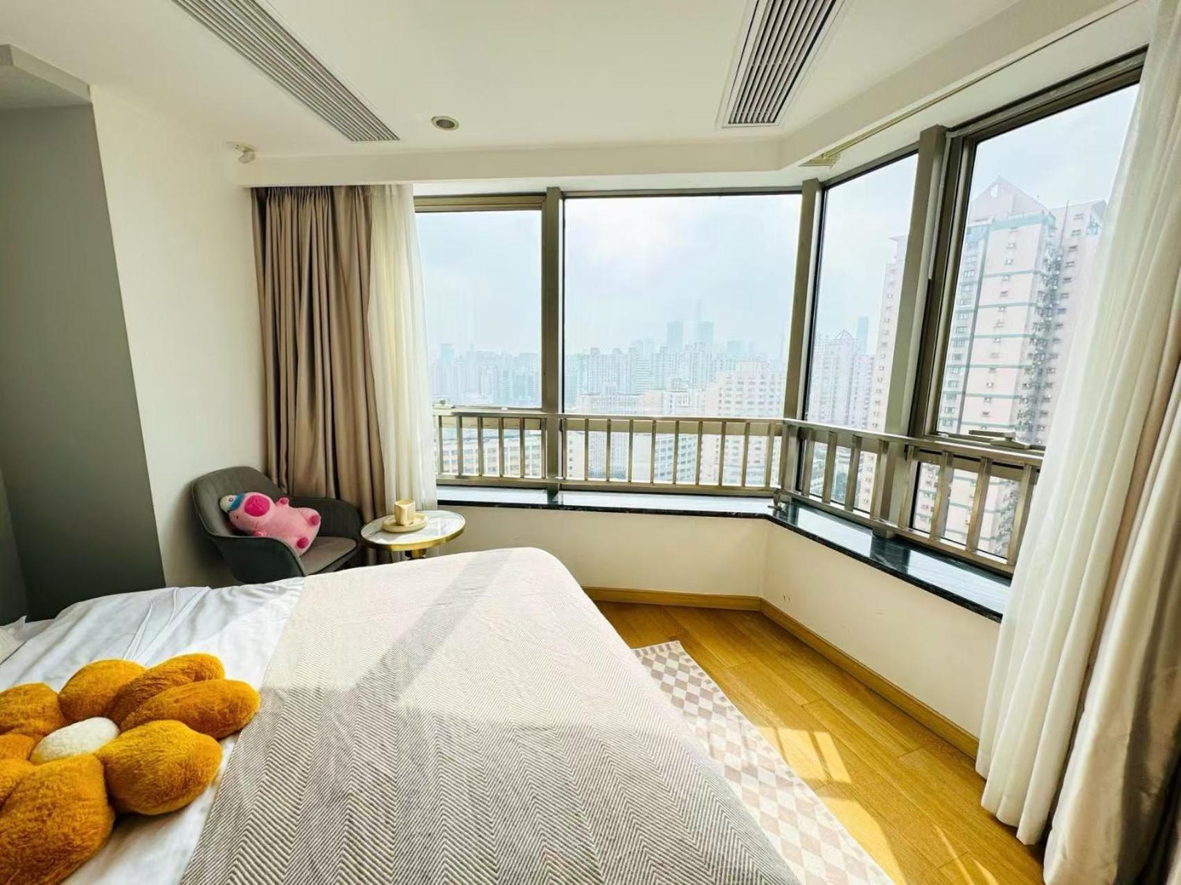 Shanghai Lerongju Boutique Apartment Metro Line 8 20meter