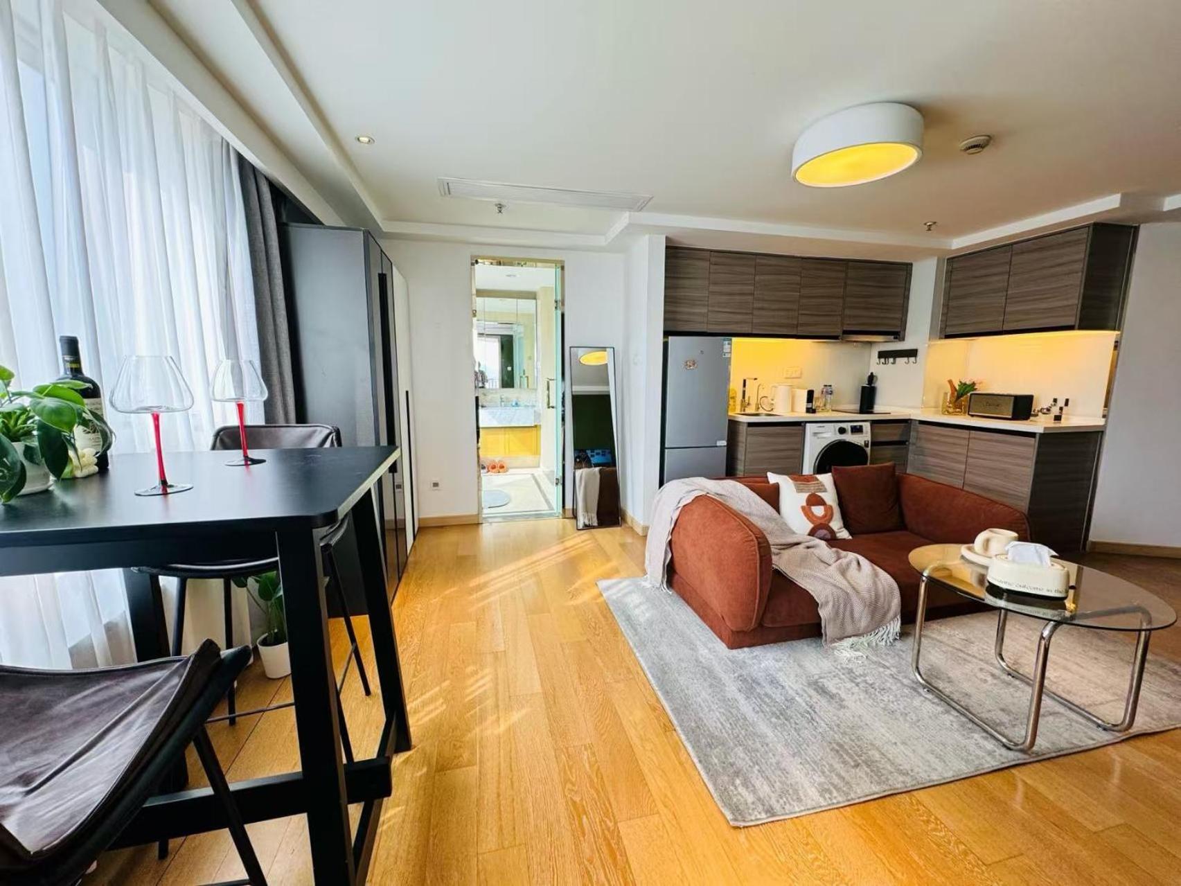 Shanghai Lerongju Boutique Apartment Metro Line 8 20meter