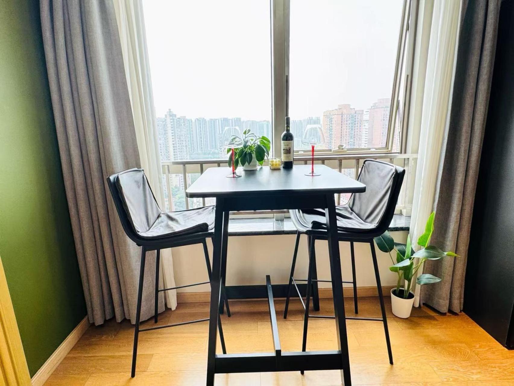 Shanghai Lerongju Boutique Apartment Metro Line 8 20meter