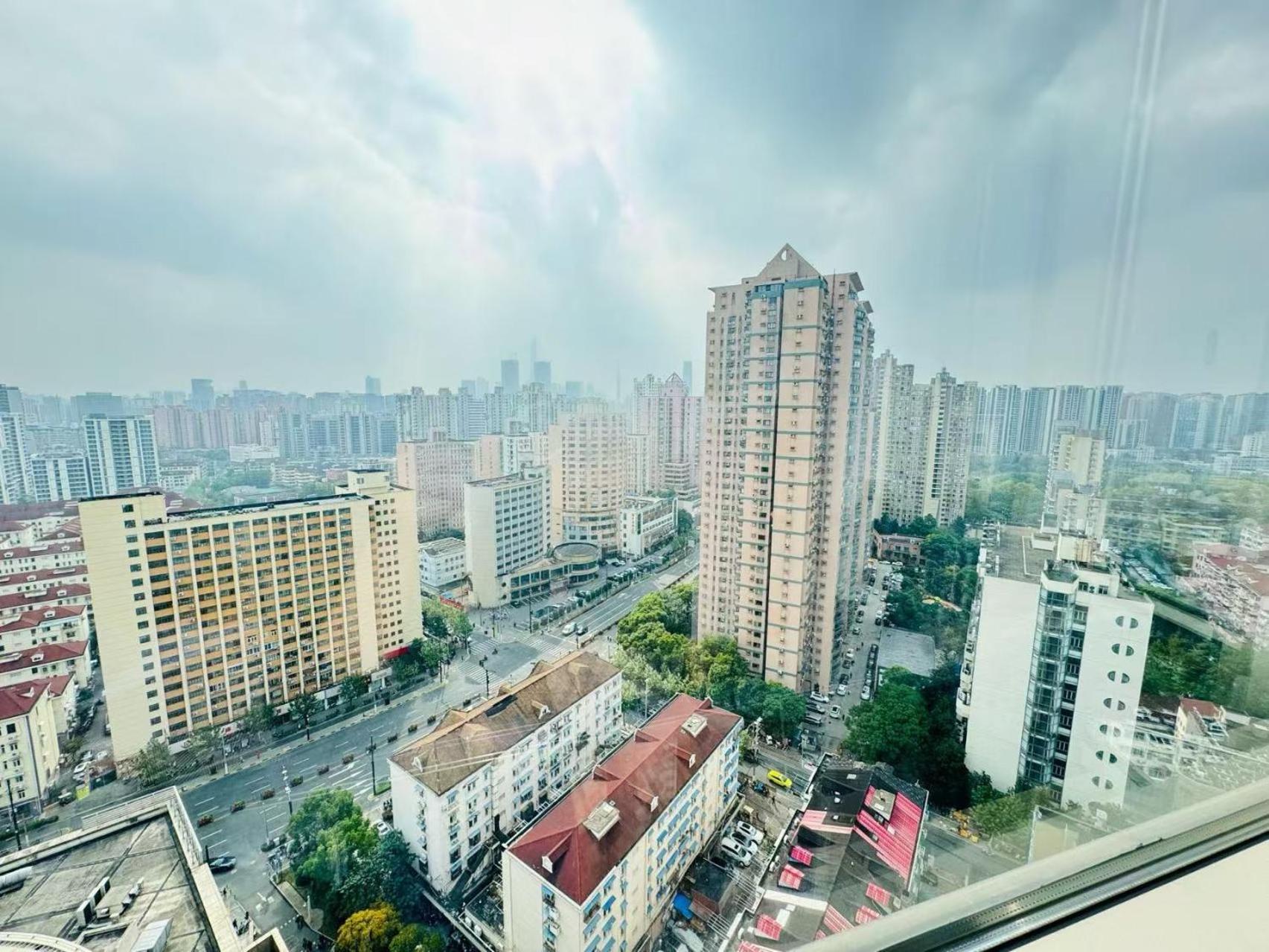 Shanghai Lerongju Boutique Apartment Metro Line 8 20meter
