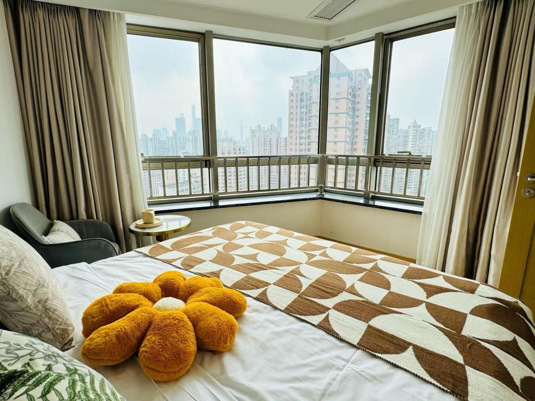 Shanghai Lerongju Boutique Apartment Metro Line 8 20meter