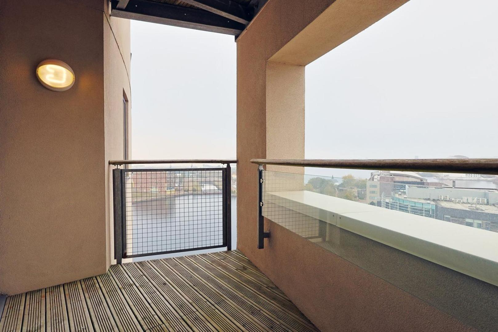 Bright 2BR Oasis with Balcony in Cardiff Bay view 3
