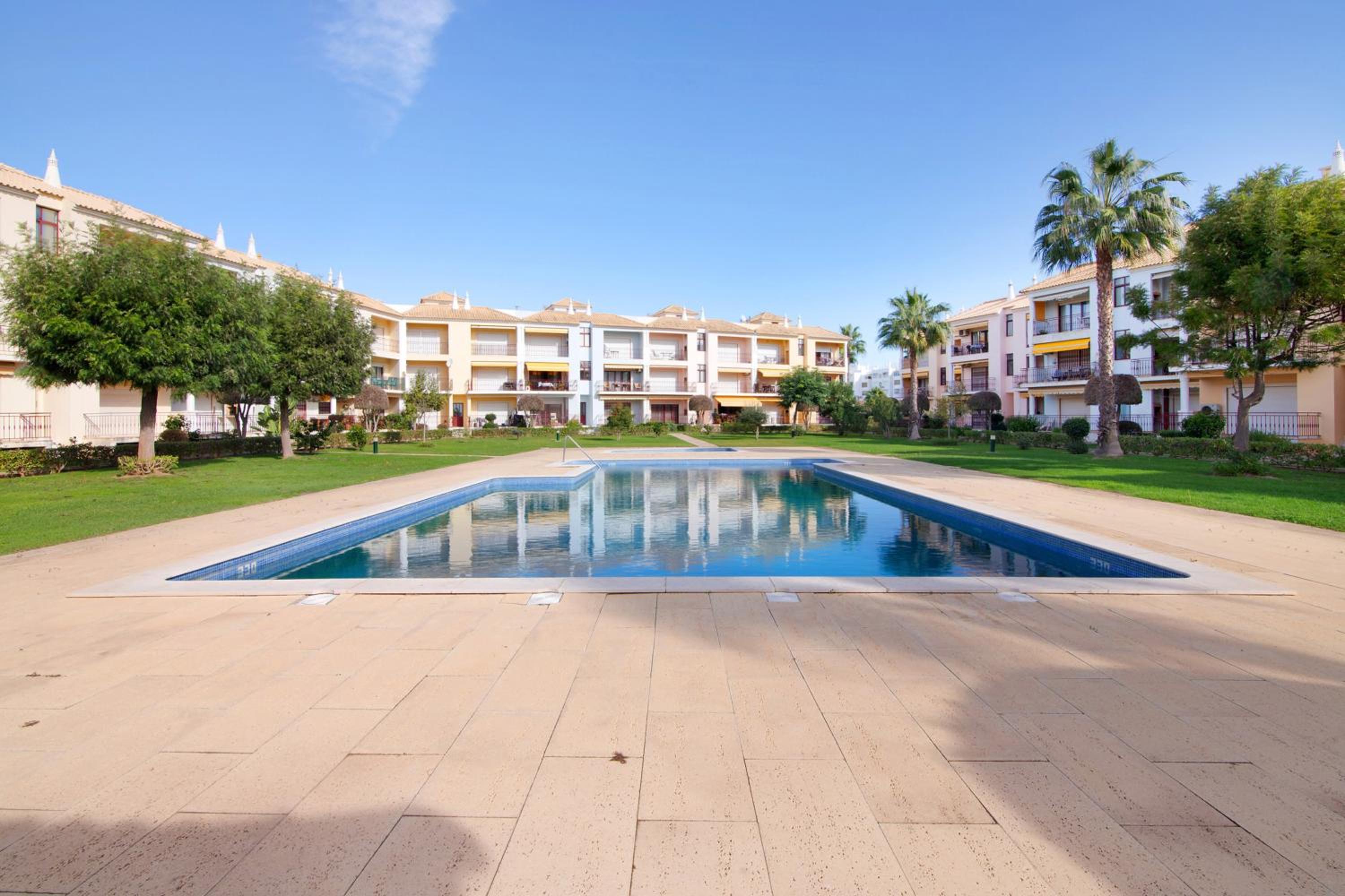 Cosy Apartment with Pool 1 view 2