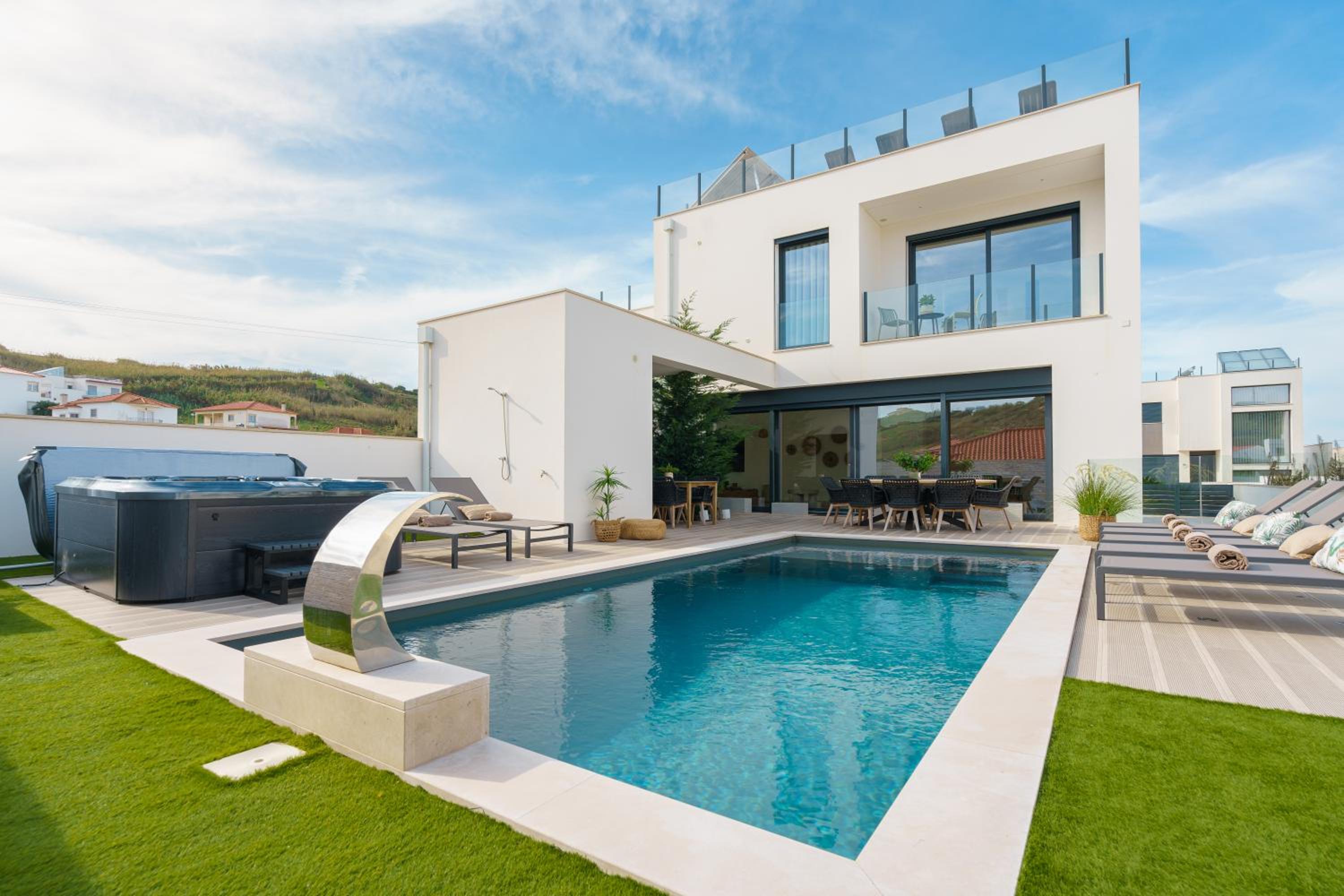 Hotel Paradise Villa, luxury villa near the beach - Image 1