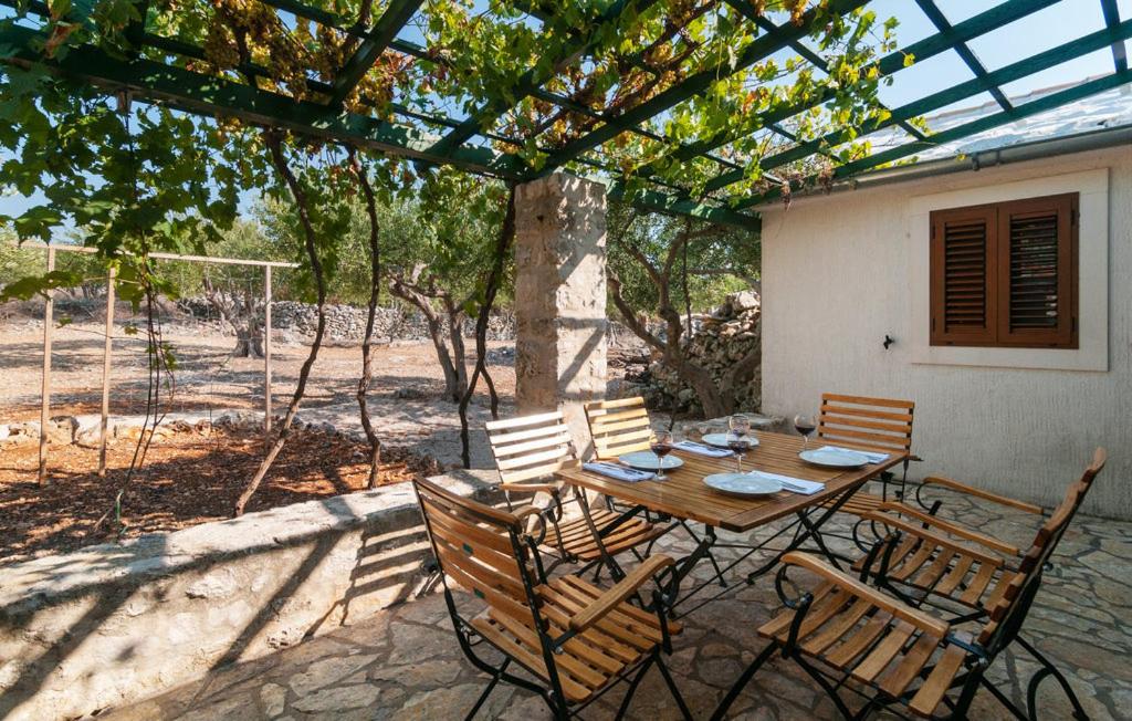 Holiday Home Stomorica - Secluded Olive Estate with Private Pool, Brač view 4