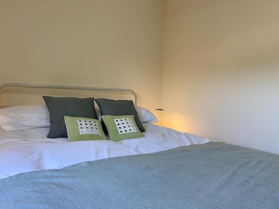 One Bedroom Bungalow No1 - Secure Gated Parking view 3