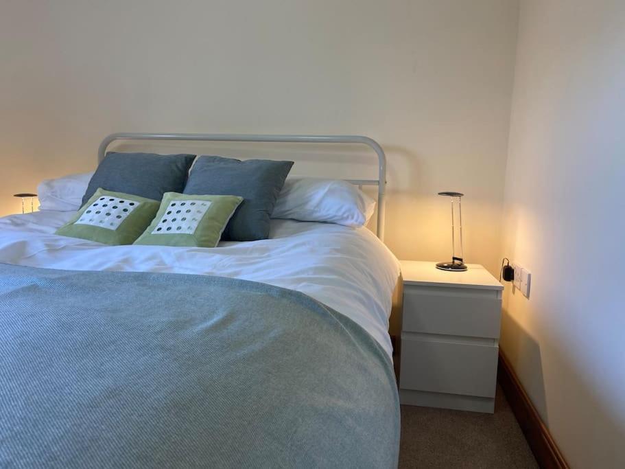 One Bedroom Bungalow No1 - Secure Gated Parking view 5