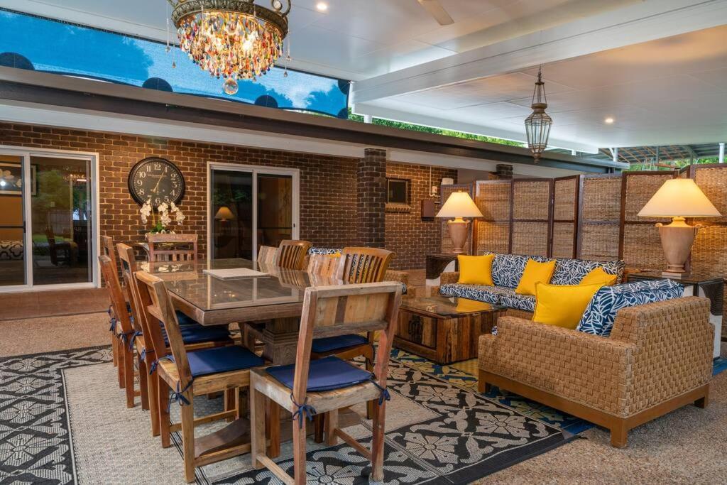 Absolute Beachfront WongaBelle- Pet Friendly