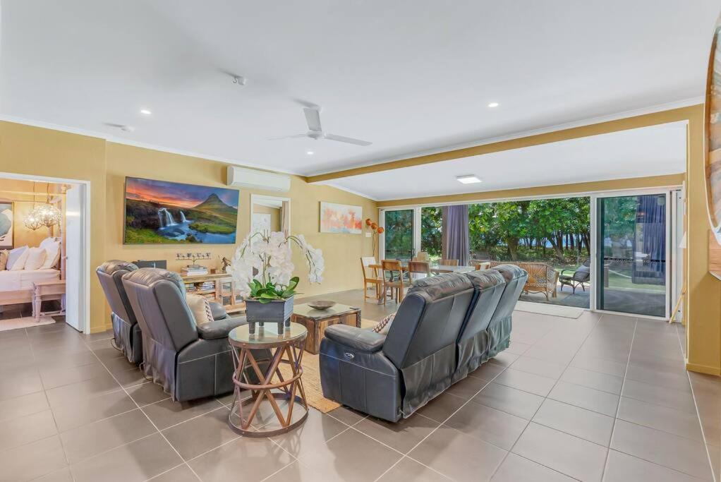 Absolute Beachfront WongaBelle- Pet Friendly