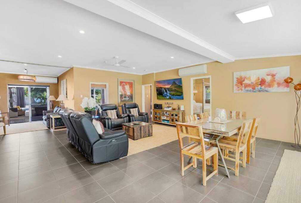 Absolute Beachfront WongaBelle- Pet Friendly