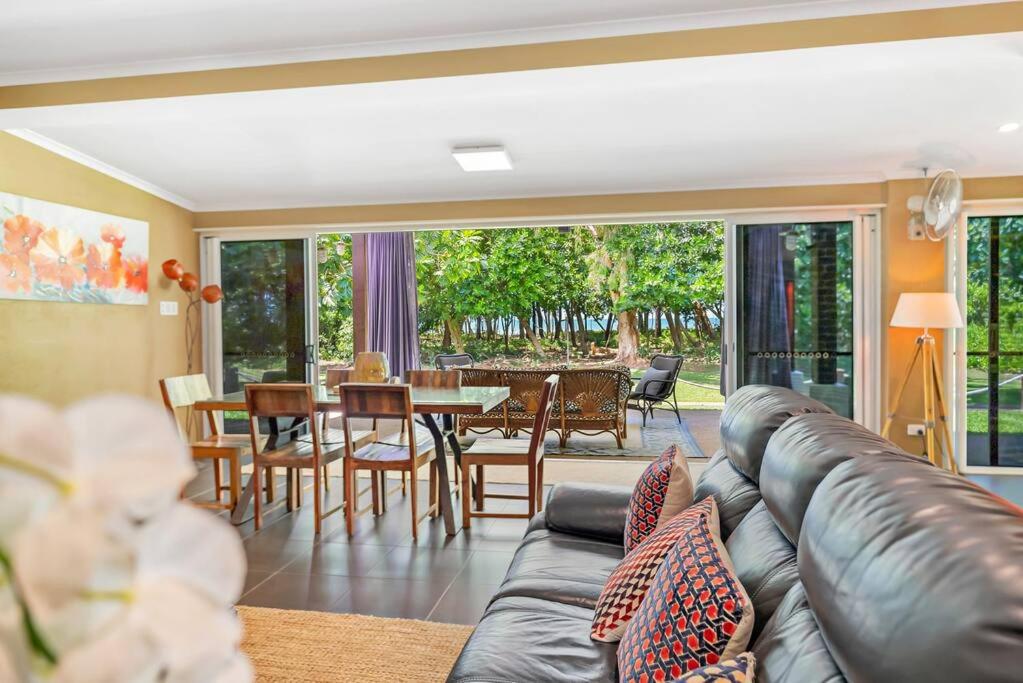 Absolute Beachfront WongaBelle- Pet Friendly