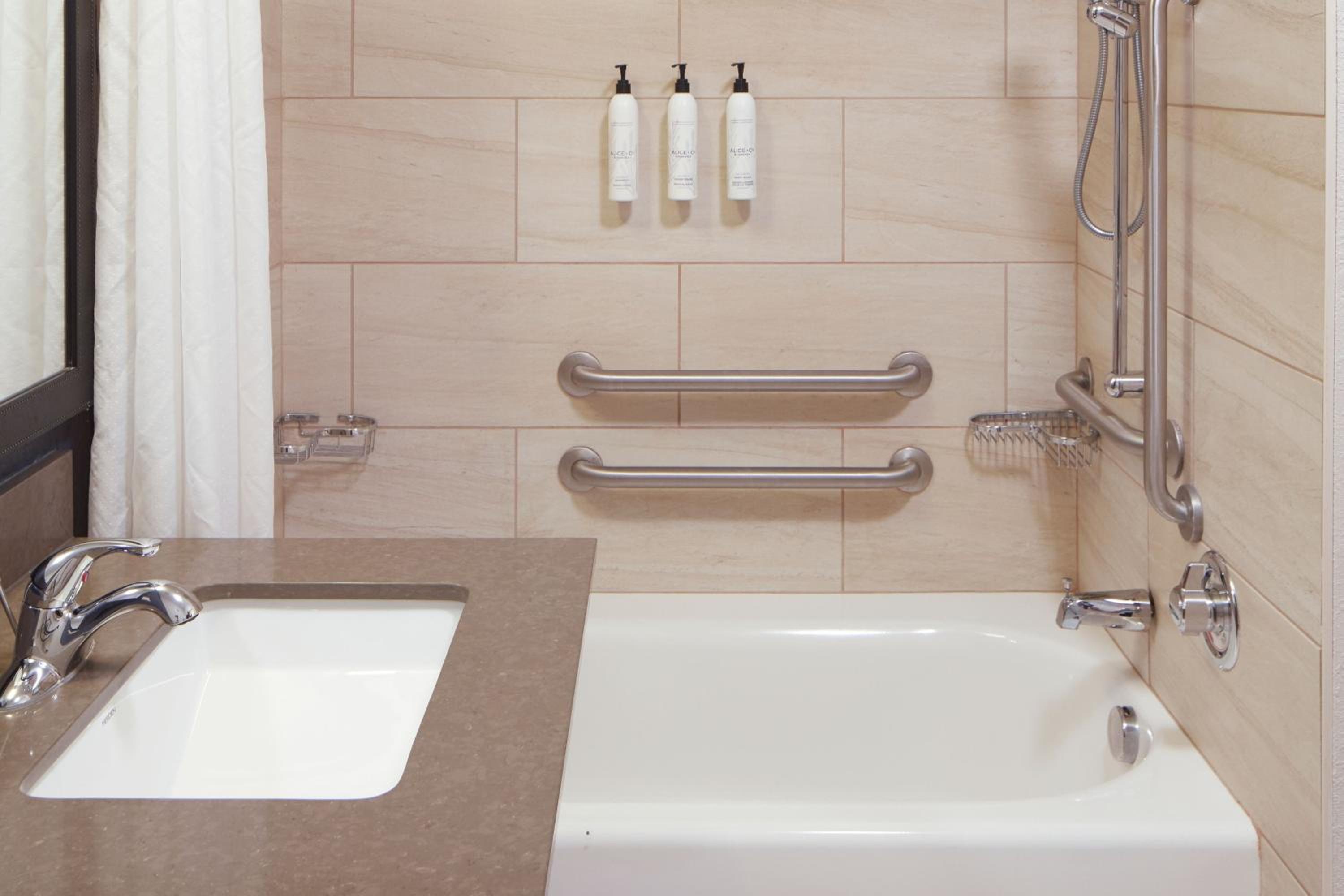 Frankfort Vacations - Fairfield by Marriott Frankfort - Property Image 24
