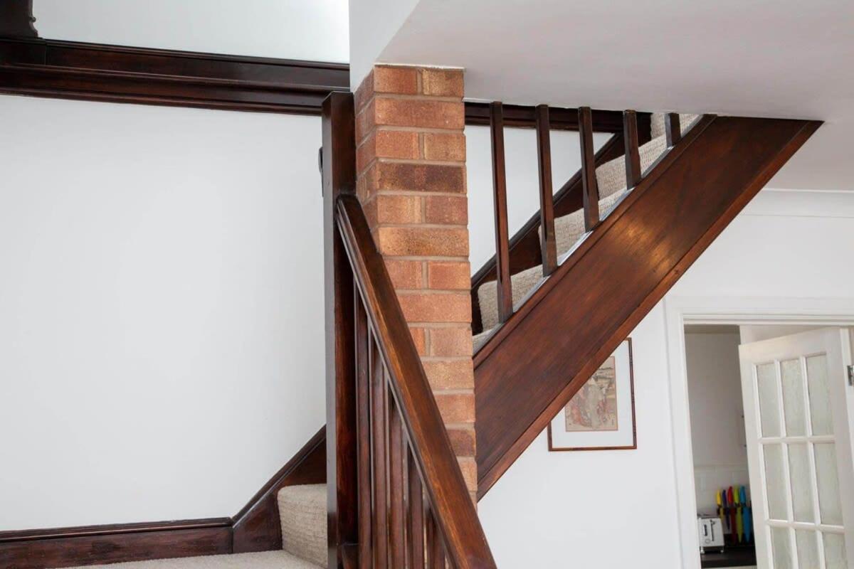Beautiful Cheltenham Townhouse Private Parking view 4